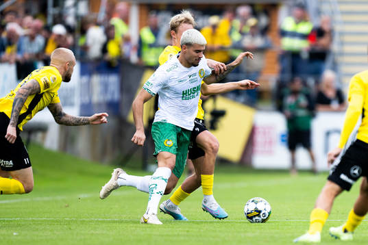 Hammarbys Edvin Kurtulus och Mjällbys Max Fenger