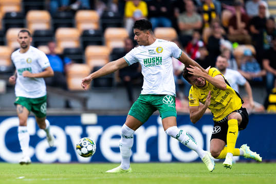 Hammarbys Jusef Erabi och Mjällbys Colin Rösler