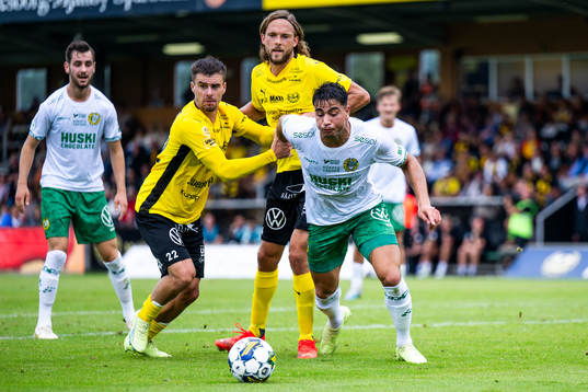Hammarbys Jusef Erabi och Mjällbys Jesper Gustavsson