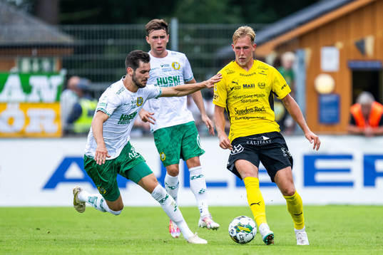 Mjällbys Herman Johansson och Hammarbys Adi Nalic