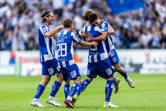 IFK Göteborgs Sebastian Hausner jublar med lagkamrater