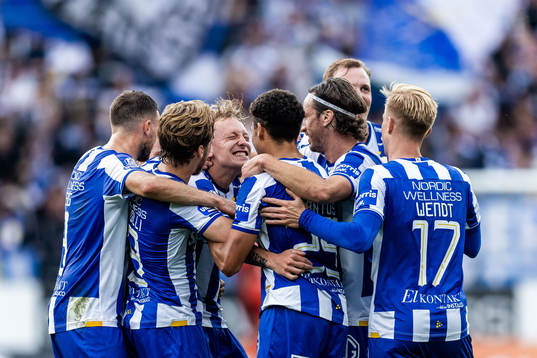 IFK Göteborgs Sebastian Hausner jublar med lagkamrater