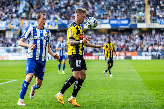 IFK Göteborgs Adam Carlén och Häckens Jacob Barret