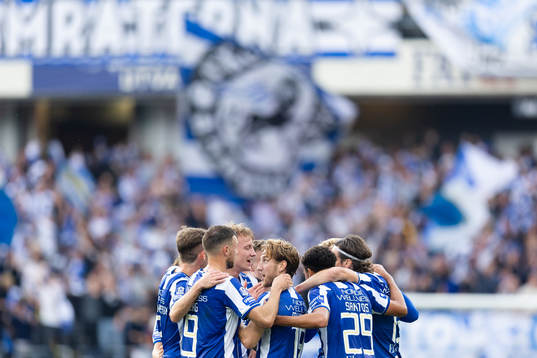 IFK Göteborgs Sebastian Hausner jublar med lagkamrater