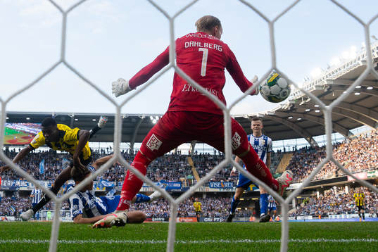 Häckens Akoua Romeo Amane reducerar till 4-1