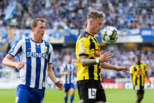 IFK Göteborgs Adam Carlén och Häckens Jacob Barret