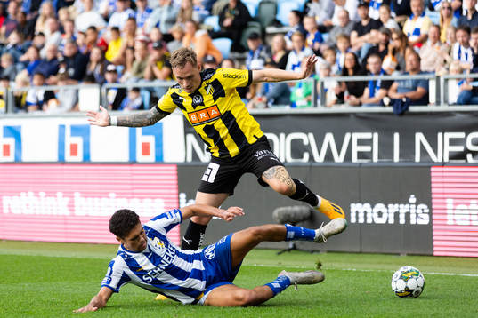 IFK Göteborgs Thomas Santos och Häckens Jacob Barret