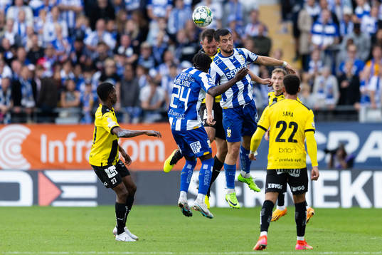 Häckens Even Hovland och IFK Göteborgs Astrit Selmani