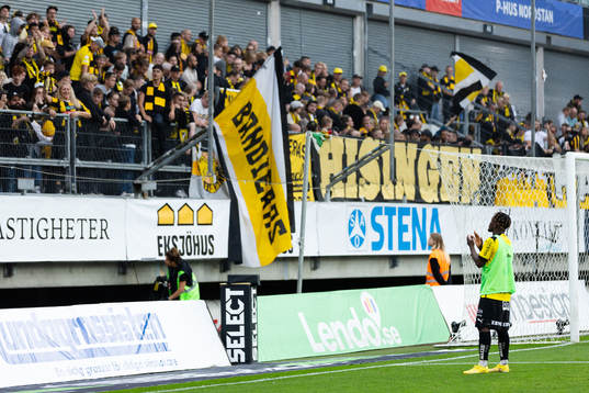 Häckens Ibrahim Sadiq tackar supportrarna