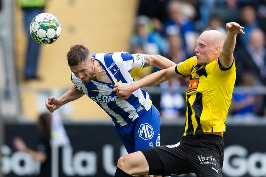 IFK Göteborgs Marcus Berg nickar in 1-0