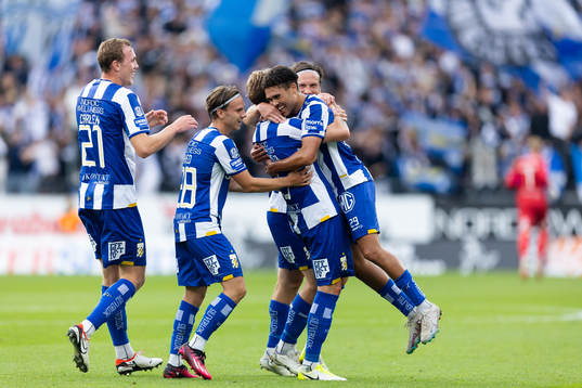 IFK Göteborgs Sebastian Hausner jublar med lagkamrater