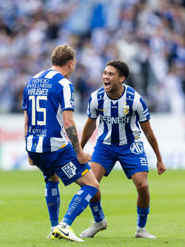 IFK Göteborgs Sebastian Hausner jublar ihop med Thomas