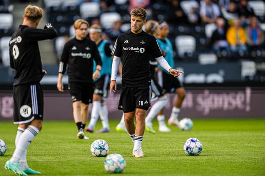 Carl Johan Holse of Rosenborg warms up