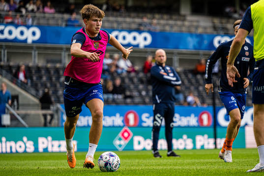Nikolai Hopland of Aalesund warms up