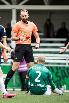 Brages Alexander Zetterström tilldelas rött kort av