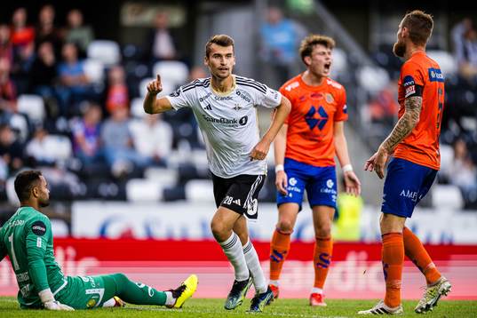 Håkan Wiedesheim-Paul of Rosenborg celebrates