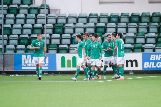 Jönköpings Södras Sadmir Zekovic jublar med lagkamrater