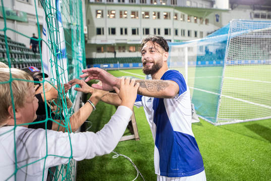GIF Sundsvalls Elias Durmaz med supportrar