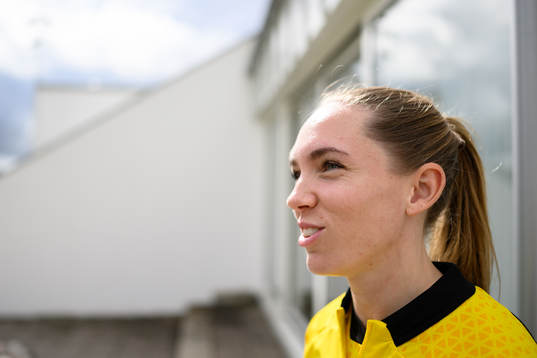 Elin Rubensson blir intervjuad