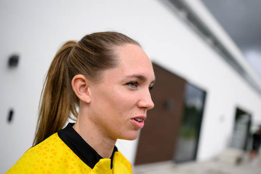Elin Rubensson blir intervjuad