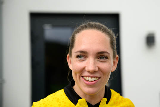 Elin Rubensson blir intervjuad