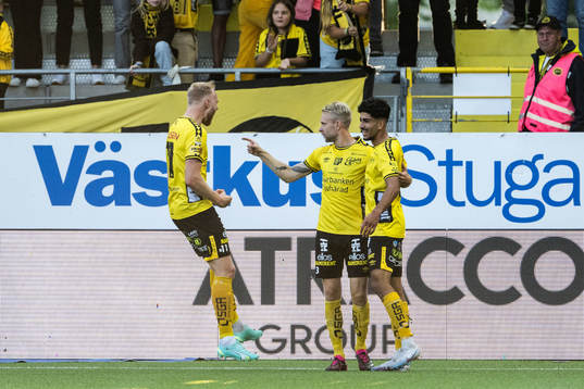 Elfsborgs Ahmed Qasem jublar med lagkamrater