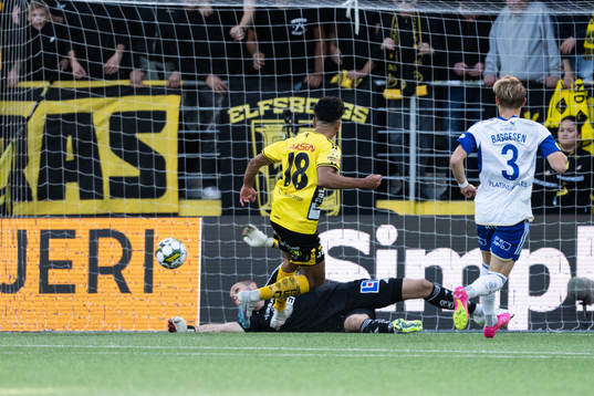 Elfsborgs Ahmed Qasem gör 1-0 bakom IFK Norrköpings