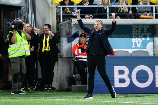 Elfsborgs tränare Jimmy Thelin jublar
