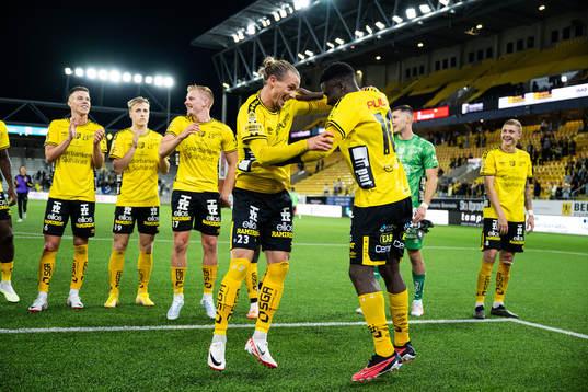 Elfsborgs Niklas Hult och Michael Baidoo jublar
