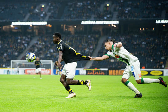 AIKs Erick Otieno och Varbergs Maxime Anne Marie Sainte
