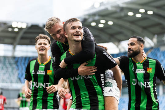 GAISs Alexander Ahl Holmström jublar med Joackim Åberg