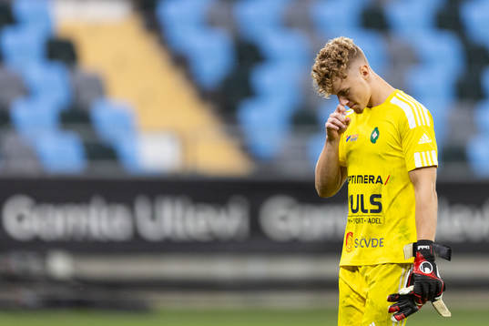 Skövde AIKs målvakt Otto Lindell deppar