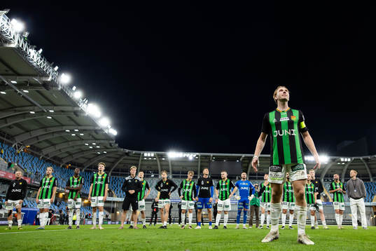 GAIS August Wängberg håller i segersång framför klacken