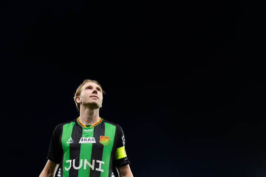 GAIS August Wängberg håller i segersång framför klacken