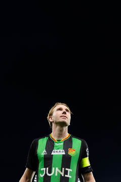 GAIS August Wängberg håller i segersång framför klacken