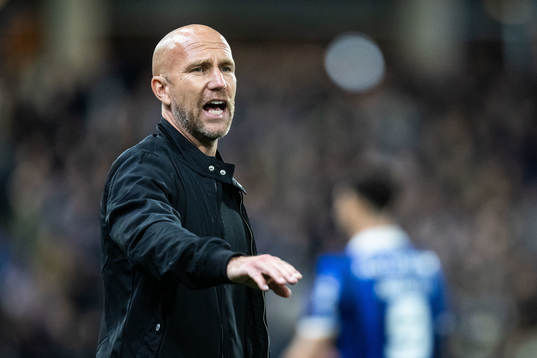Malmö FFs tränare Henrik Rydström reagerar
