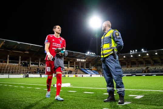 Sirius målvakt David Mitov Nilsson deppar