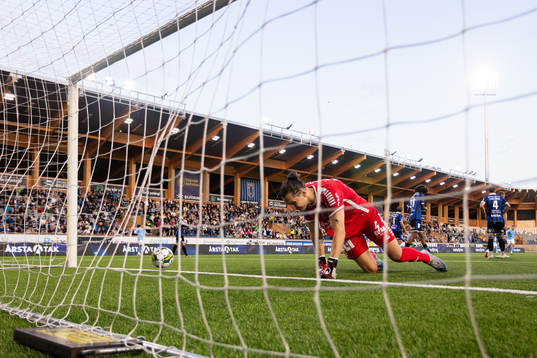 Sirius målvakt David Mitov Nilsson deppar