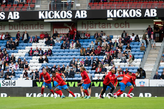 Helsingborgs spelare värmer upp