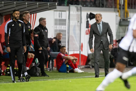Helsingborgs tränare Stuart Baxter reagerar