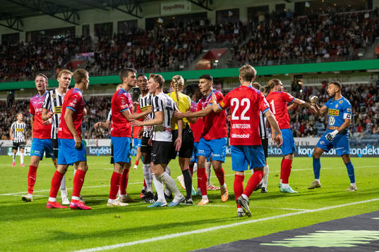 Helsingborgs Charlie Weberg och Landskronas Amr Kaddoura
