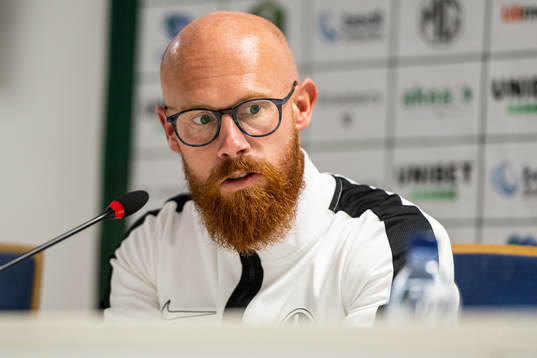 Landskronas tränare Max Mölder på presskonferensen