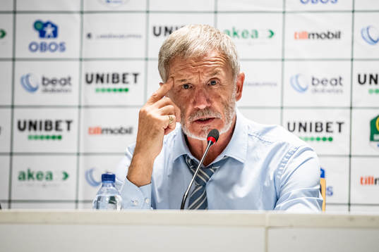 Helsingborgs tränare Stuart Baxter vid en presskonferens