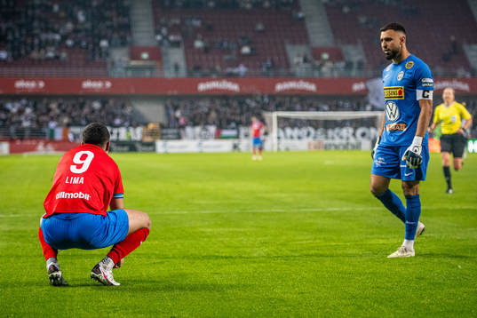 Helsingborgs Lucas Lima och Landskronas målvakt Amr