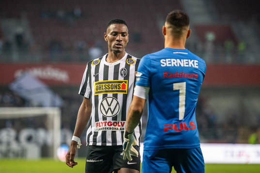 Landskronas Samuel Kotto och målvakt Amr Kaddoura