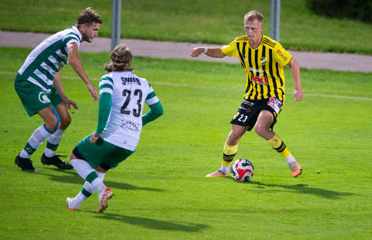 IFK Hässleholms Max Eriksson i matchen i division 2 mellan
