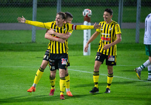 IFK Hässleholms Robin Strömberg har klackat in 3-1 och