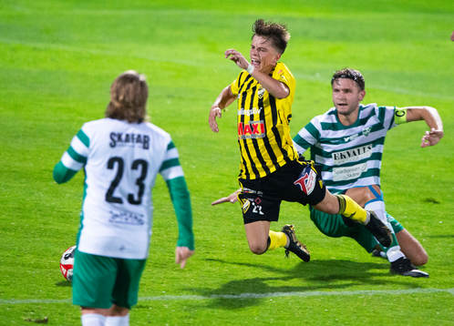 IFK Hässleholms Philip Berndt  Jussi Tikkanen görs ner