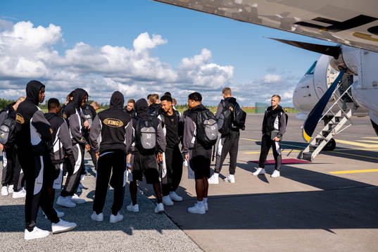 The Häcken team about to board the airplane