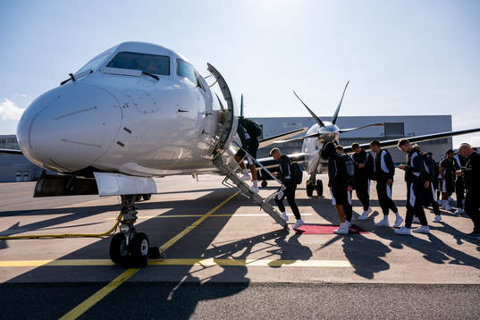 The Häcken team boards the airplane